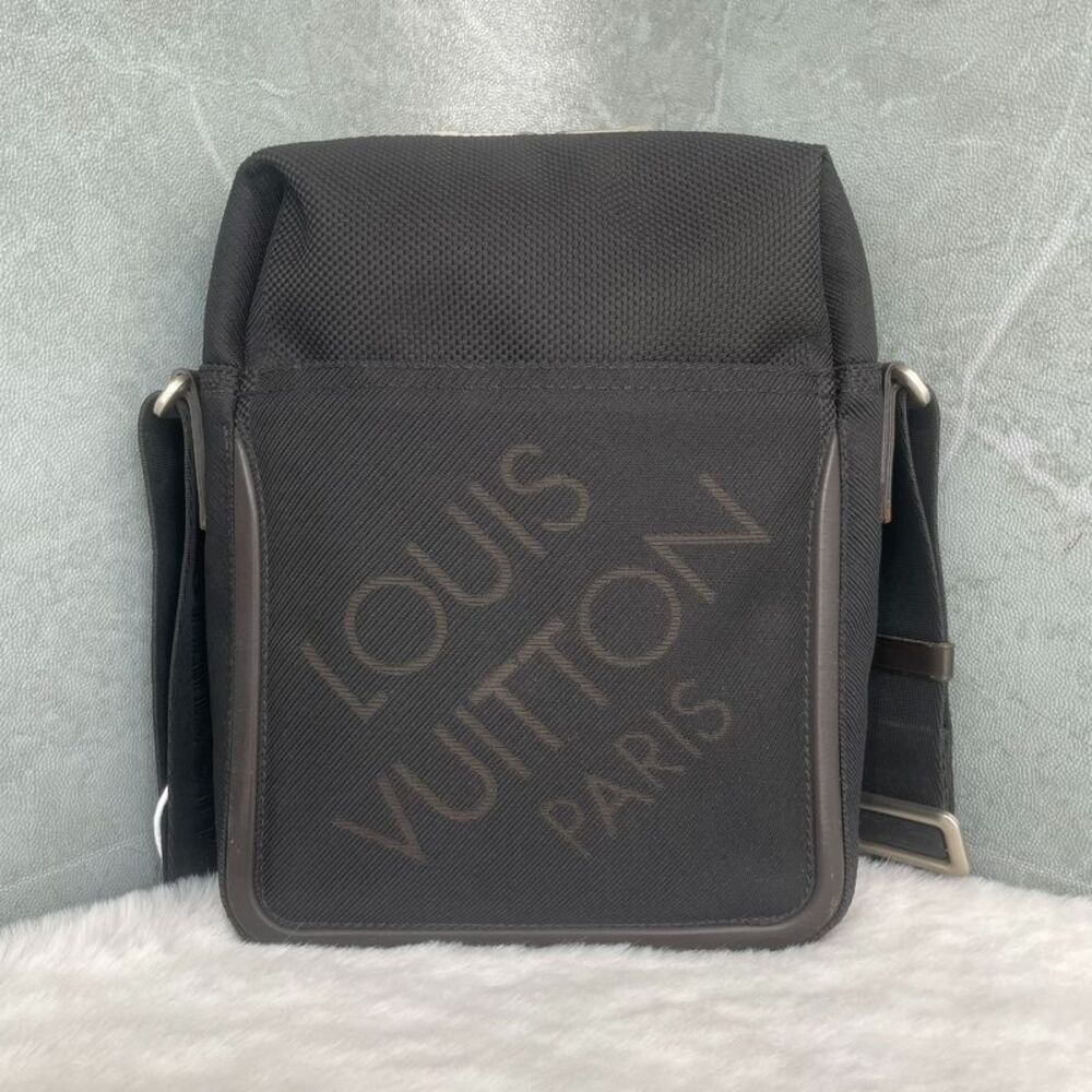 Louis Vuitton Women Pre-Loved Bag Very Good Condition